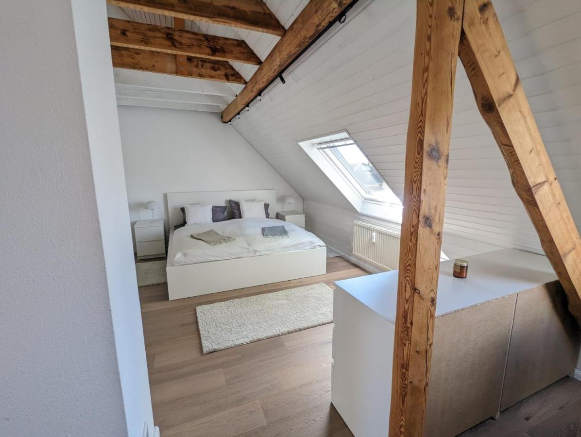 Helles Dachgeschoss-Appartement Krefeld Eksteriør billede
